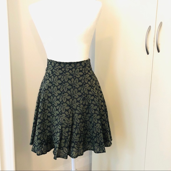 Ann Taylor spring skirt in green and navy - Picture 2 of 5